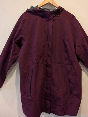 Eddie Bauer Women’s Weatheredge Lightweight Hood Rain Jacket Deep Plum Purple 2X
